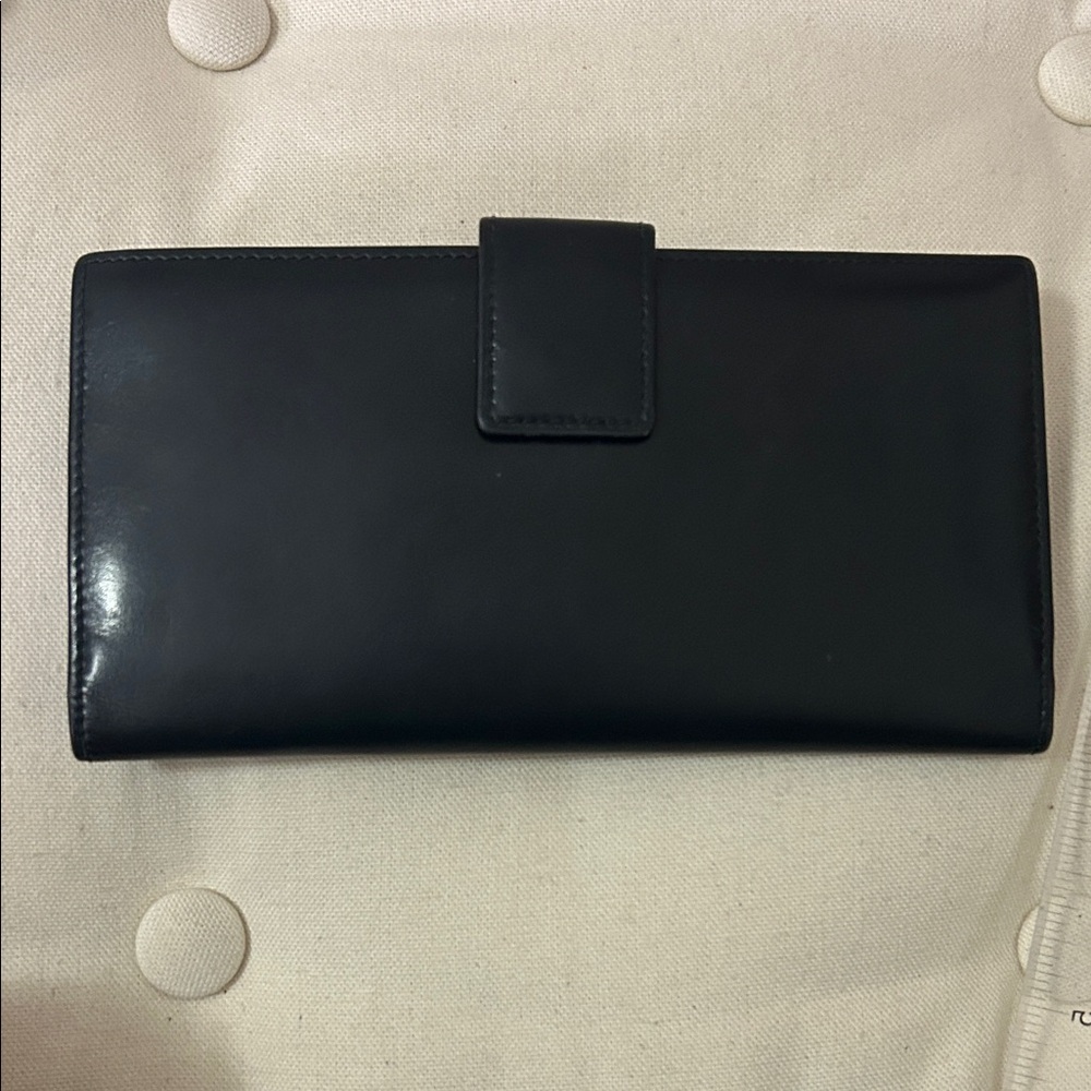 Gucci Midnight Leather Clutch with Silver Accent - Picture 4 of 7